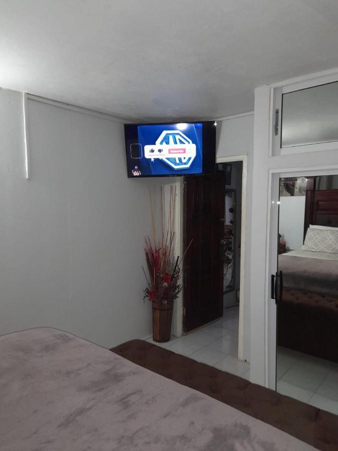 Zipcode Hideaway Guesthouse Portmore Exterior photo